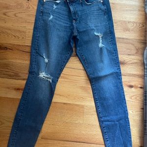 Skinny Jeans with Holes/Distress